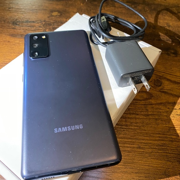 Samsung Galaxy S20 fe 128GB 5G unlocked
